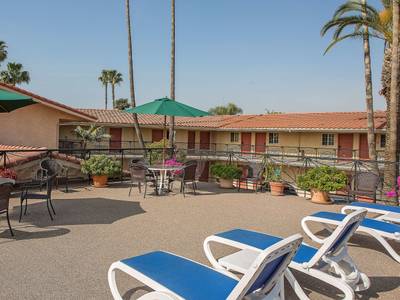 Safari Inn, a Coast Hotel - Bild 1