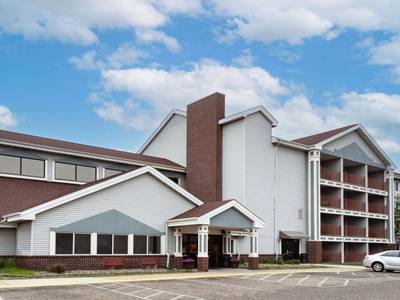 Baymont by Wyndham Brooklyn Center - Bild 1