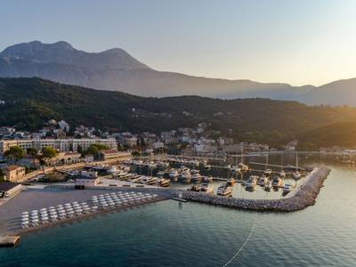 Lazure Hotel & Marina - Bild 1