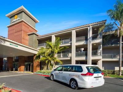 La Quinta Inn & Suites by Wyndham Orange County Airport - Bild 1