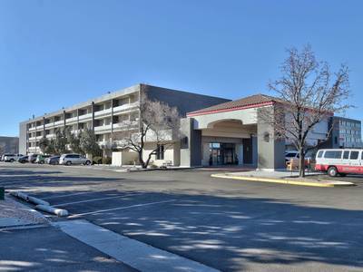 Ramada Plaza by Wyndham Albuquerque Midtown - Bild 1