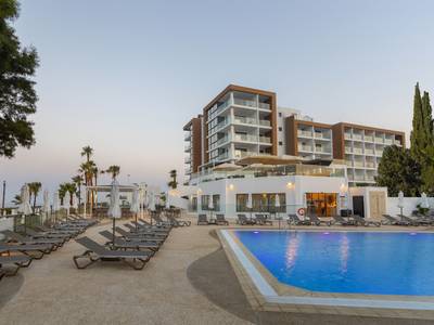 Leonardo Crystal Cove Hotel and Spa by the Sea - Bild 1