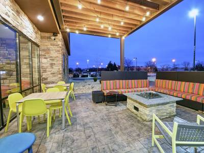 Home2 Suites by Hilton Beloit - Bild 1