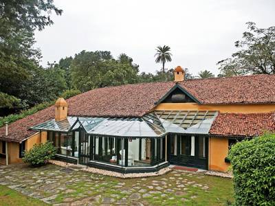 WH Connaught House - Bild 1