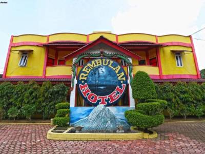 Hotel Rembulan & Karaoke - Bild 1