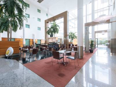 Arora Gatwick-Crawley - Bild 1