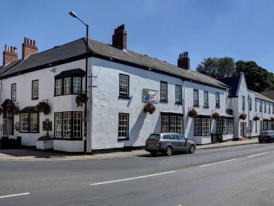 The Crown Hotel - Bild 1