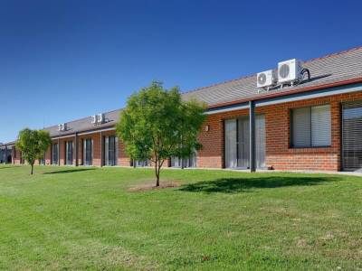 Blazing Stump Motel & Suites - Bild 1