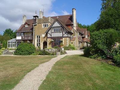 Farnham House - Bild 1