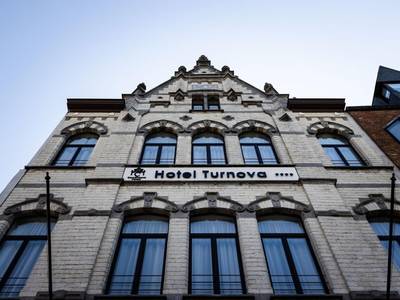 Corsendonk Turnova - Bild 1