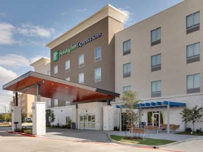 Holiday Inn Express & Suites Plano The Colony - Bild 1