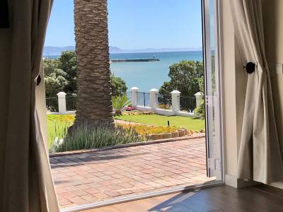 Manor on the Bay Guest House And Conference Centre - Bild 1