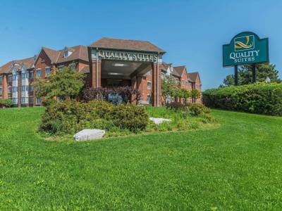 Quality Suites Whitby - Bild 1