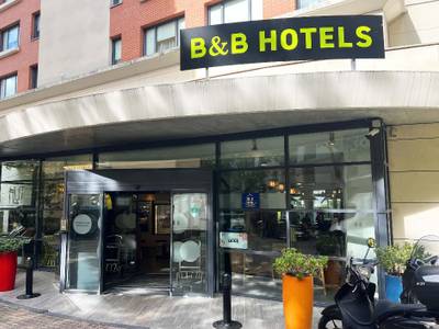 B&B HOTEL Rueil-Malmaison Gare - Bild 1
