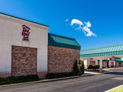 Red Roof Inn & Suites Dekalb - Bild 1