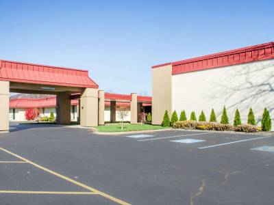 Quality Inn & Suites Burnham - Bild 1