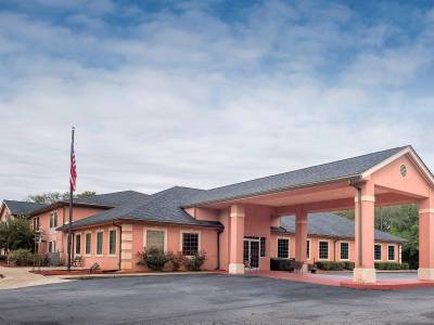 Red Roof Inn & Suites Madison, GA - Bild 1