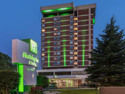 Holiday Inn & Suites Pittsfield-Berkshires - Bild 1