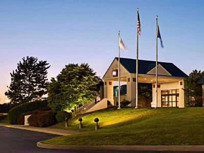 Ramada by Wyndham Clarion - Bild 1