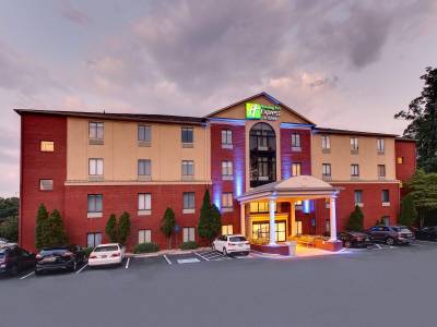 Holiday Inn Express & Suites Atlanta - Emory University Area - Bild 1