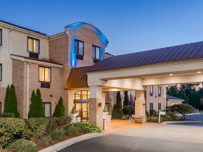 Holiday Inn Express & Suites Canton - Bild 1