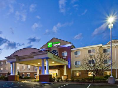 Holiday Inn Express & Suites Charlotte - Bild 1