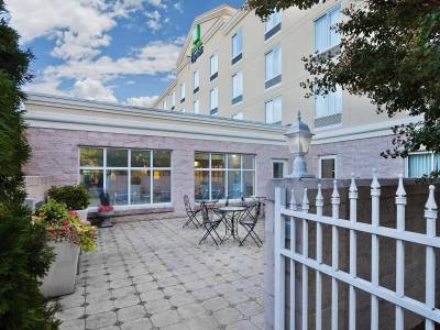 Holiday Inn Express & Suites Concord - Bild 1