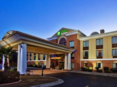Holiday Inn Express Hotel & Suites Hinesville East - Fort Stewart - Bild 1