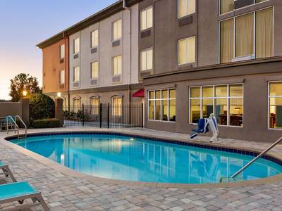 Holiday Inn Express & Suites Live oak - Bild 1