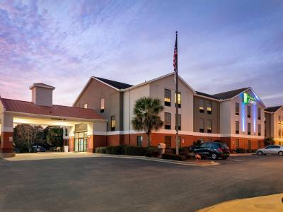 Holiday Inn Express & Suites Milton East I-10 - Bild 1