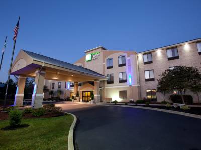 Holiday Inn Express & Suites Plymouth - Bild 1