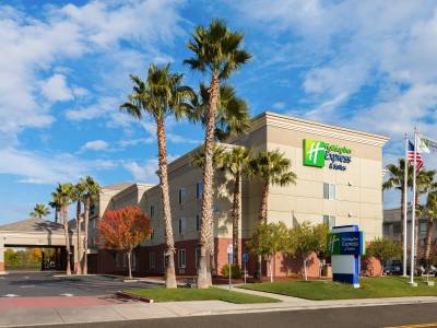 Holiday Inn Express & Suites Vacaville - Bild 1