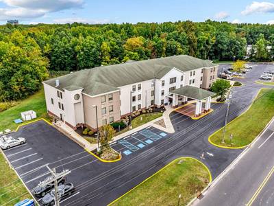 Holiday Inn Express Hotel & Suites Carneys Point - Bild 1