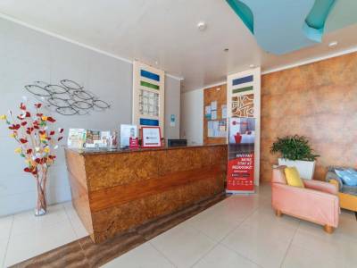 Mercedes Hotel by RedDoorz - Bild 1