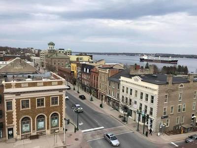 48 King West - Bild 1