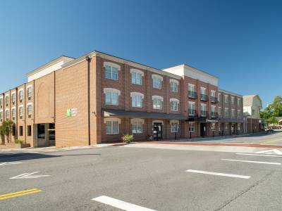 Holiday Inn Express & Suites Dahlonega - University Area - Bild 1