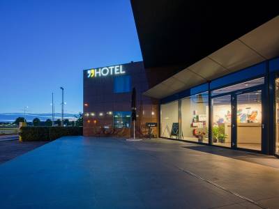 Vienna House Easy by Wyndham Amsterdam Airport - Bild 1