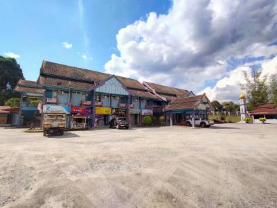 The Sarina Hotel & Cafe by OYO Rooms - Bild 1