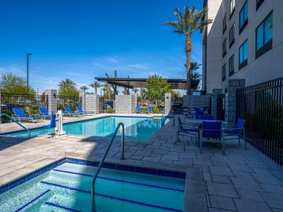 Holiday Inn Express & Suites Gilbert – Mesa Gateway Airport - Bild 1