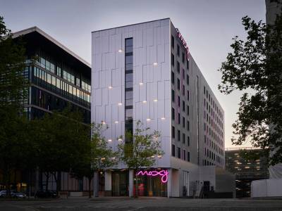 Moxy Milton Keynes - Bild 1