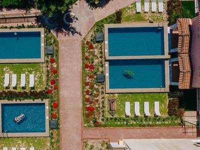 Corinthian Village - Bild 1