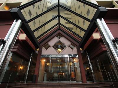 GR Hotel Esaka - Bild 1