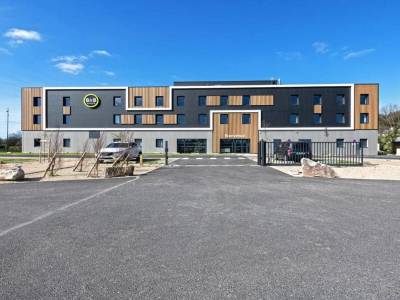 B&B HOTEL Landerneau Bois Noir - Bild 1