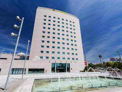 B&B HOTEL Madrid Aeropuerto T4 - Bild 1