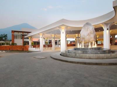 Hotel Santika Premiere Linggarjati Kuningan - Bild 1