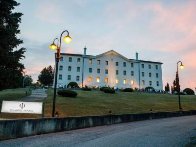 PHI Hotel Astoria - Bild 1