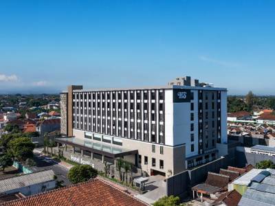 Hotel Santika Blitar - Bild 1