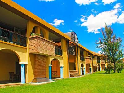 Los Parrales Hotel Resort - Bild 1