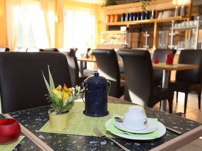 Café und Hotel am Holzhafen - Bild 1