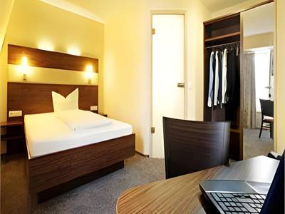 Lindenberger Hof - Bild 1